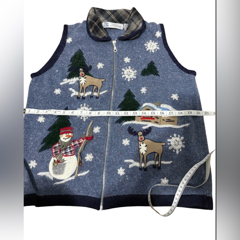 Studio Collection Women Christmas Vest Size L with Christmas design
